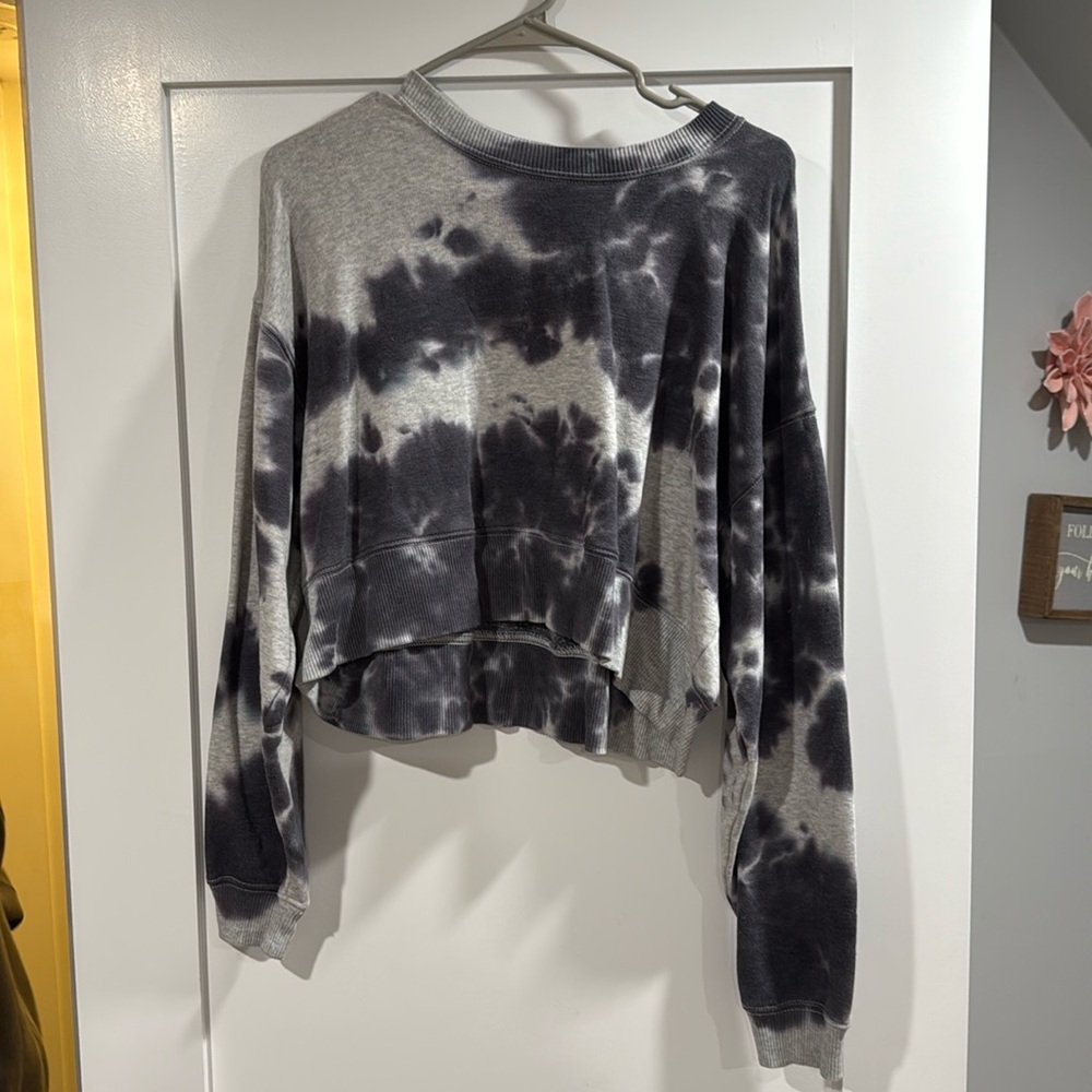 cropped crewneck